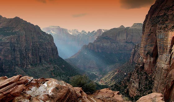 三峡，正是满山红叶时