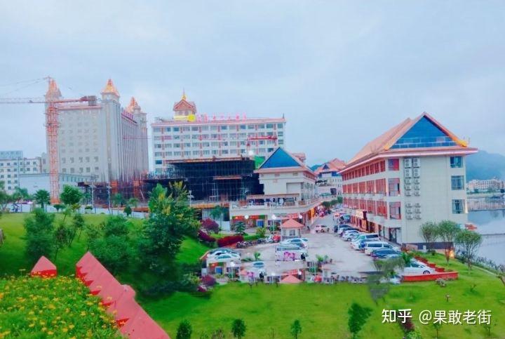 果敢老街是必去地之一，不单单只是为网红景点拍照而来